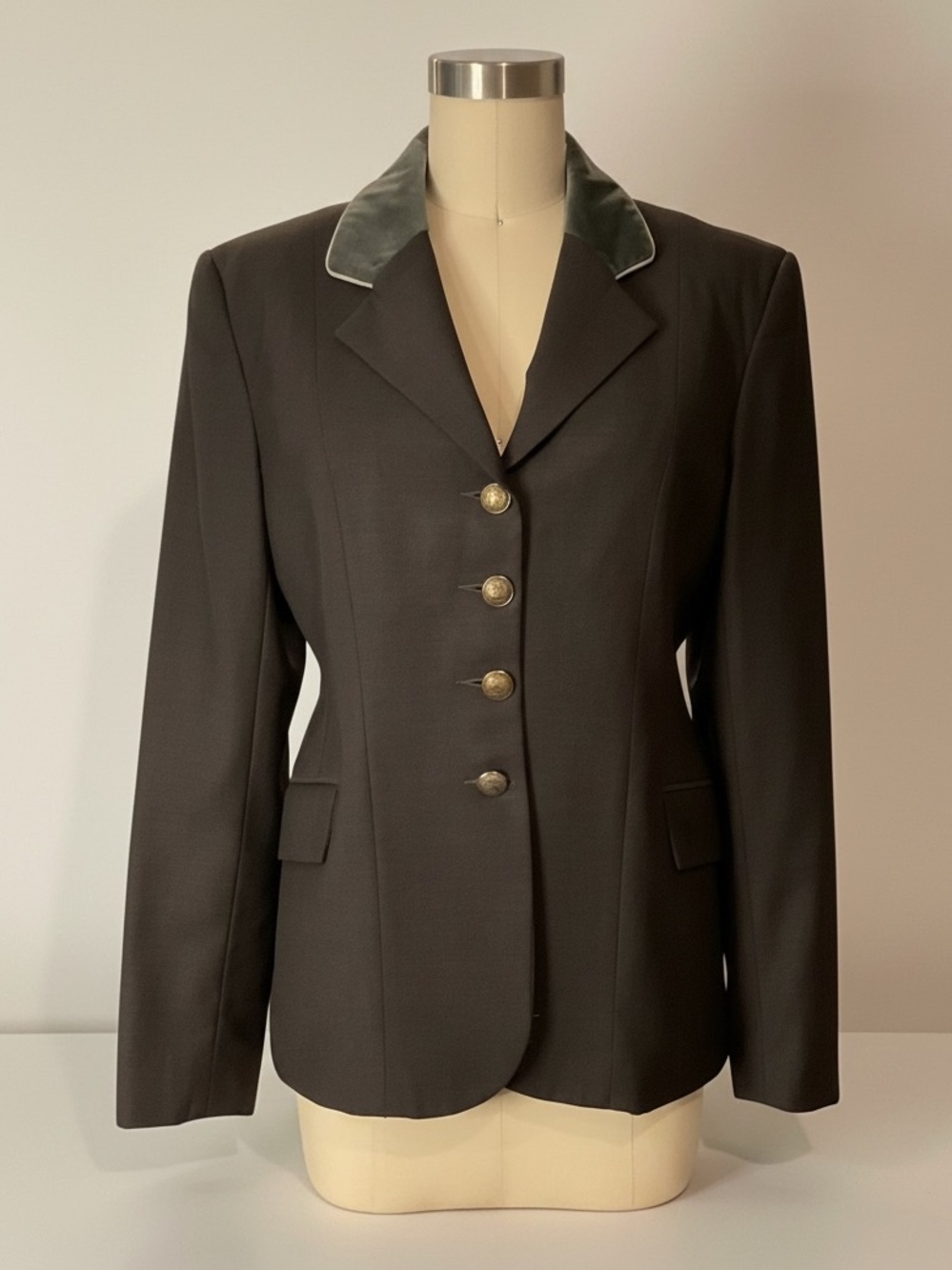 Equestrian Tailored Blazer with Velvet-Trim Collar Salzburg Buttons